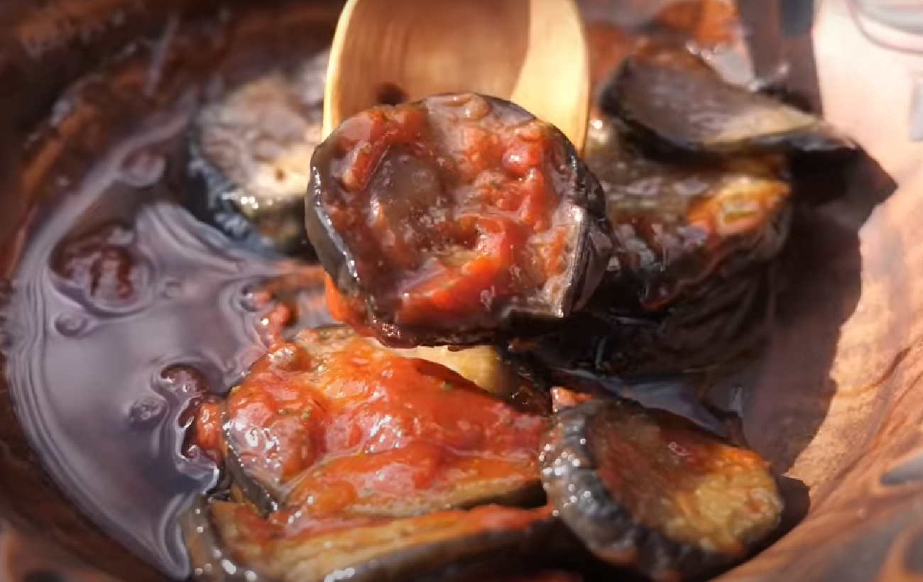 Консервированные баклажаны в остром соусе: 2 способа приготовить вкусную закуску на зиму